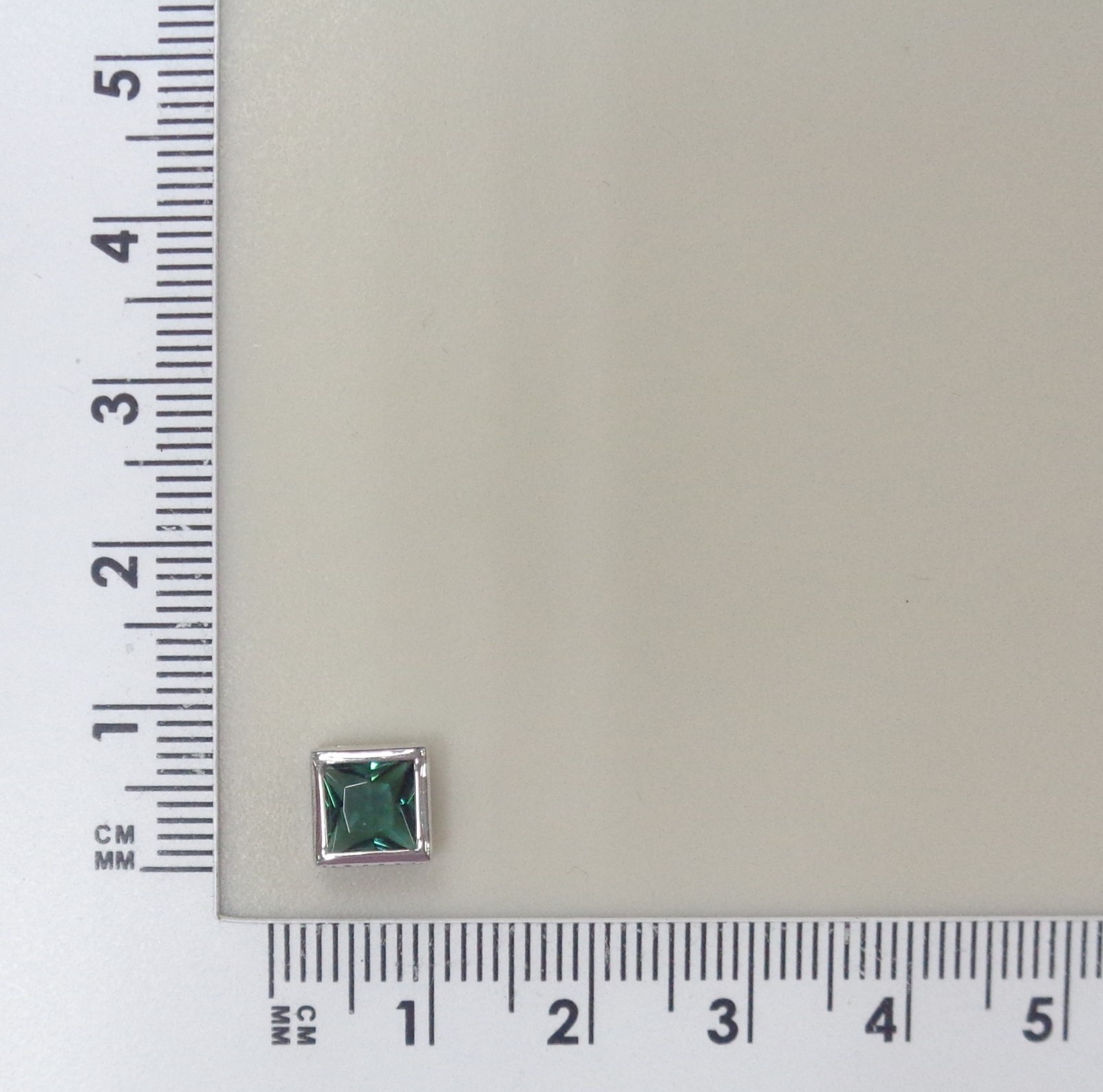 Серебряная подвеска с празиолитом